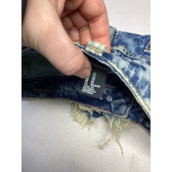 Grandpa mob wife clean girl office fairy core Forever 21 Women's Denim Shorts - Picture 2 of 3